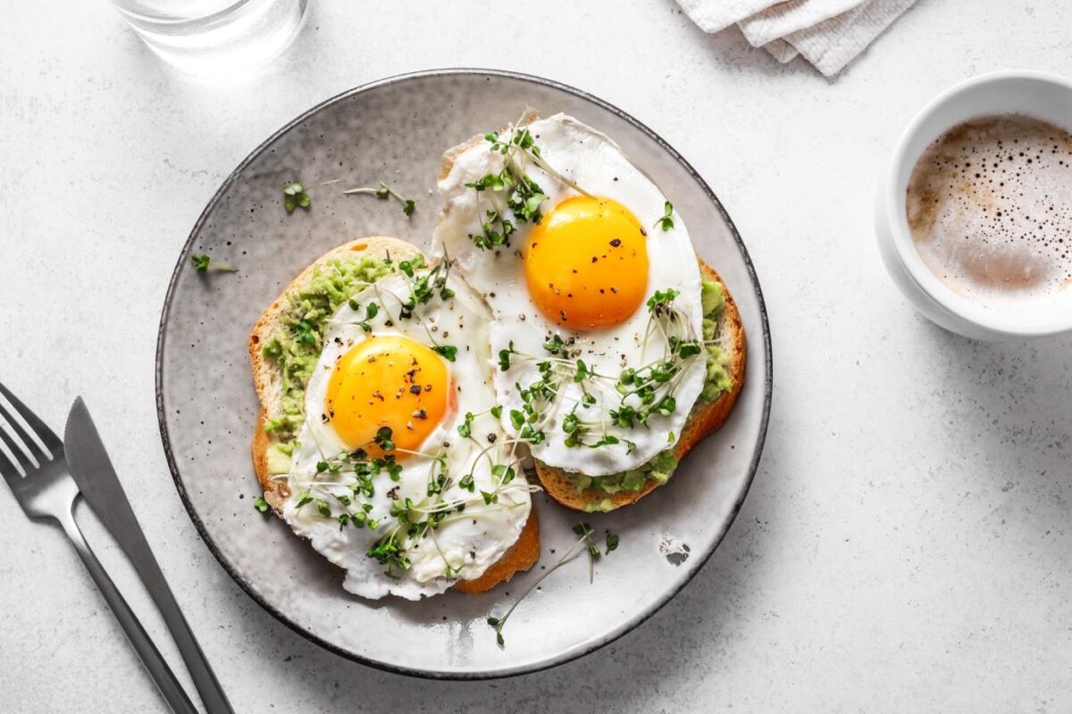 easy sunny side up eggs