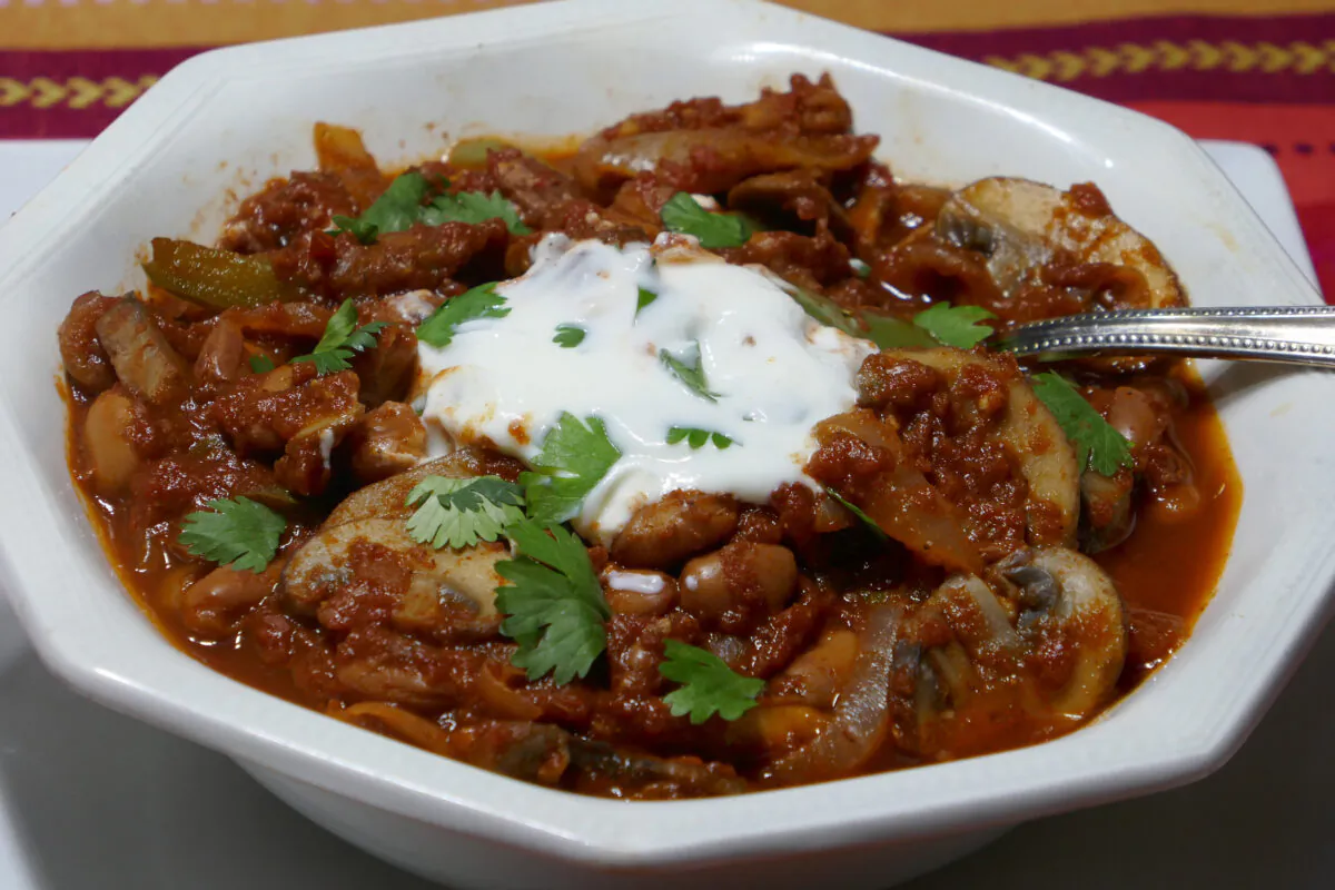 Mushroom Chili is a quick "meaty" vegetarian dinner. (Linda Gassenheimer/TNS)
