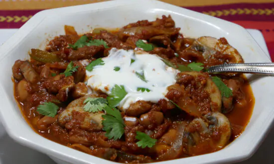 Mushroom Chili Is a Quick, Smokey Veggie Dinner
