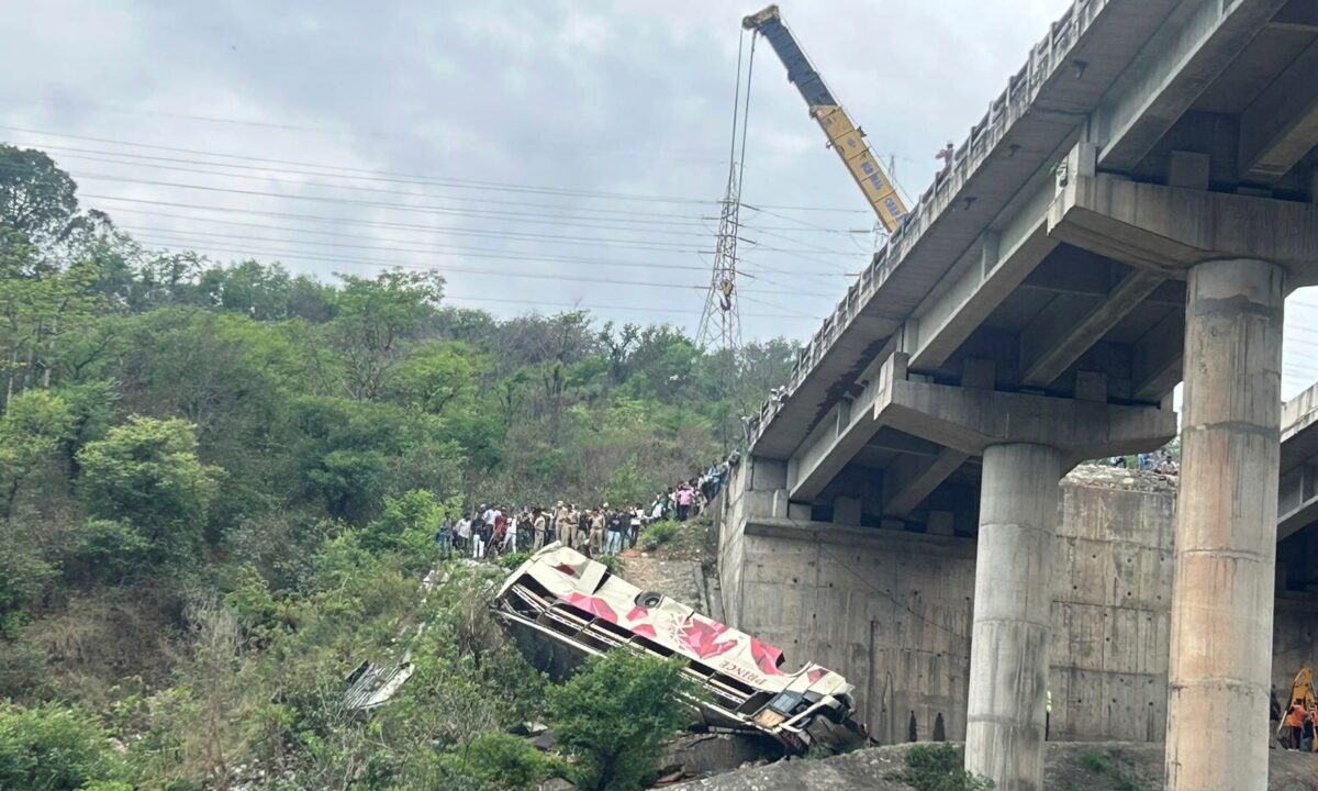 At Least 10 Dead, 55 Injured as Bus of Hindu Pilgrims Falls Into Gorge in Indian-Controlled Kashmir