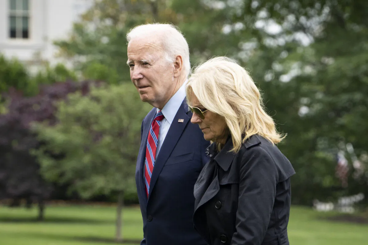 President Joe Biden (L) and First Lady Jill Biden (R) arrive at the White House South Lawn in Washington on May 30, 2023. (Madalina Vasiliu/The Epoch Times)