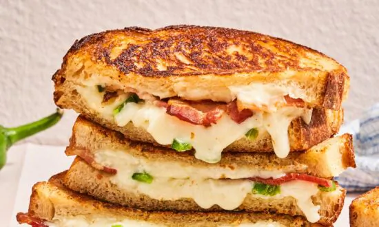 Jalapeno Poppers Meet Grilled Cheese in This Delicious Mashup