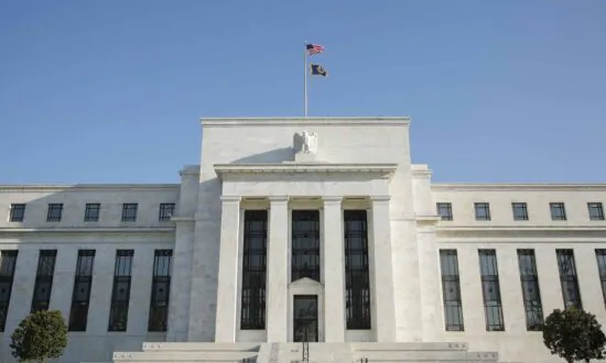 ANALYSIS: Fed Survey Shows Banks Tightened Credit That Could Weigh on Economy