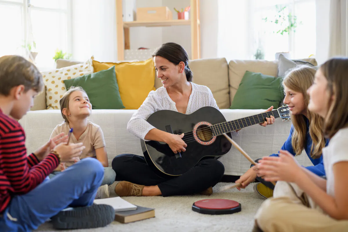 A homeshool convention is a good place to make contact with homeschool groups, which may offer co-op classes or educational activities. (Ground Picture/Shutterstock)