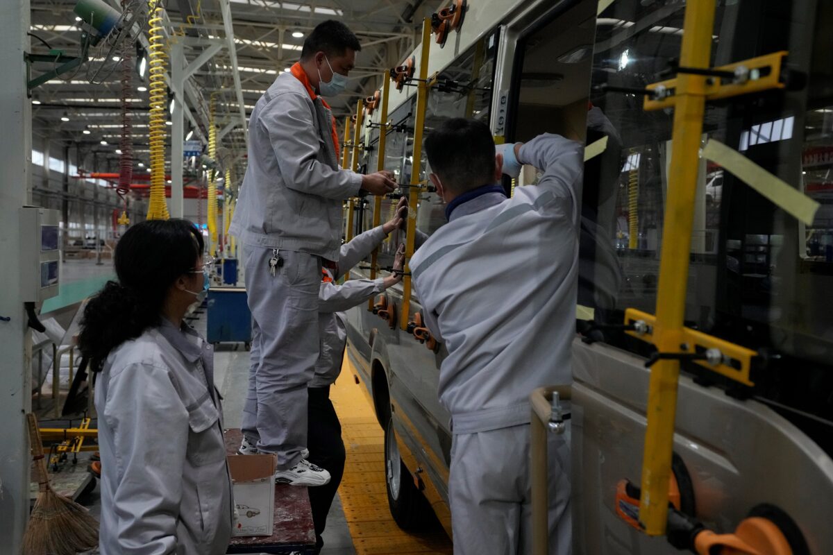 NextImg:China Factory Activity Slows, Adding to Economic Strains