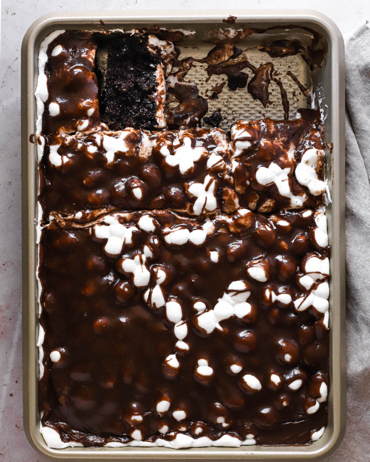 NextImg:Mississippi Mud Cake Makes Marshmallows the Star