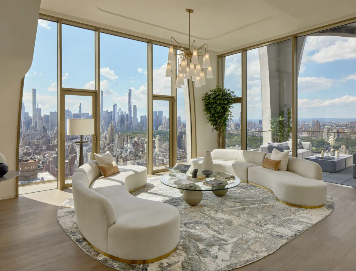 Thirteen-foot ceilings and floor-to-ceiling glass walls combine to create a very posh atmosphere. (Sean Hemmerle)