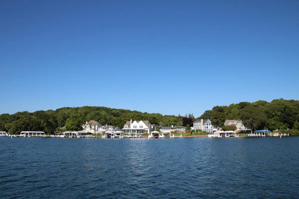 The shoreline of Lake Geneva is about 21 miles long, although the path encircling it stretches on for 26 miles as it intertwines among hills, forests and upscale neighborhoods. (Mary Ann Anderson/TNS)