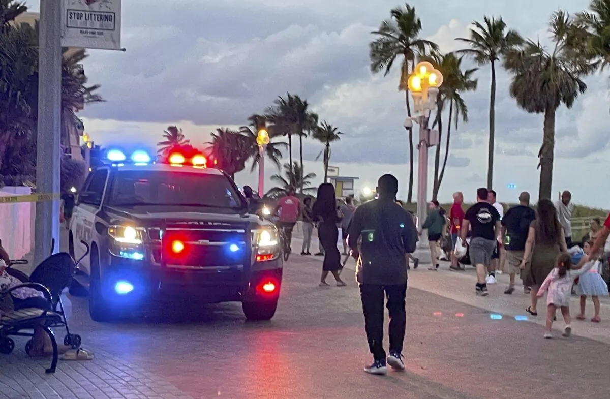 Police respond to a shooting near the Hollywood Beach Broadwalk in Hollywood, Fla., on May 29, 2023. (Mike Stocker/South Florida Sun-Sentinel via AP)
