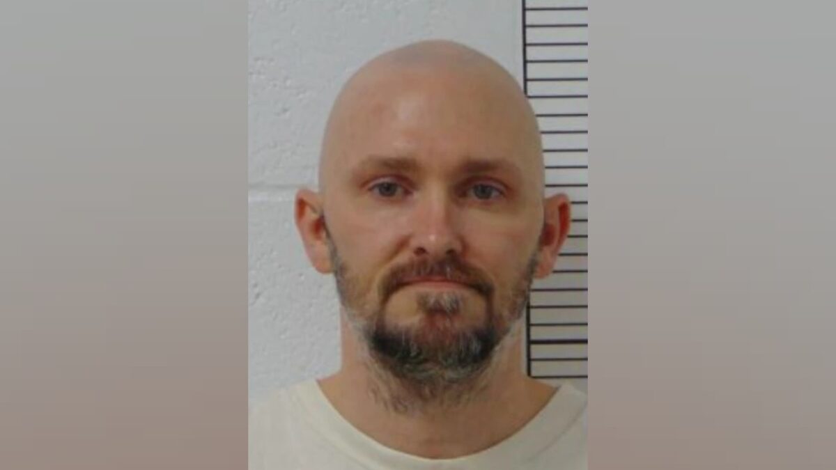 Federal Court Reinstates Death Penalty Order for Missouri Inmate Convicted of Killing Jailers