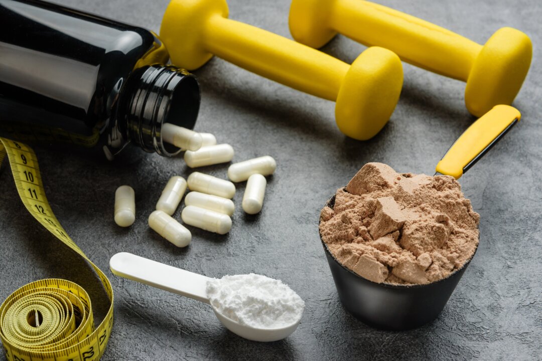 Do you ever wonder how sprinters can maintain such high speed over short distances or how weightlifters can hoist hefty loads? That's creatine at work. (Halk-44/Shutterstock)