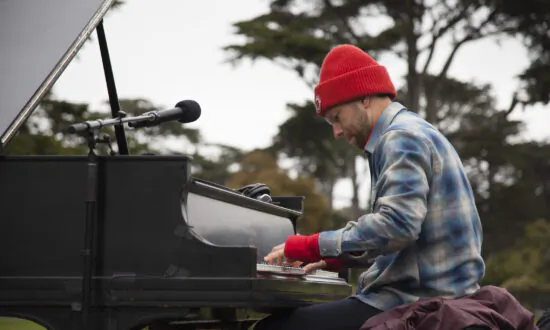 Pianist Combines Music With Nature in Golden Gate Park, San Francisco
