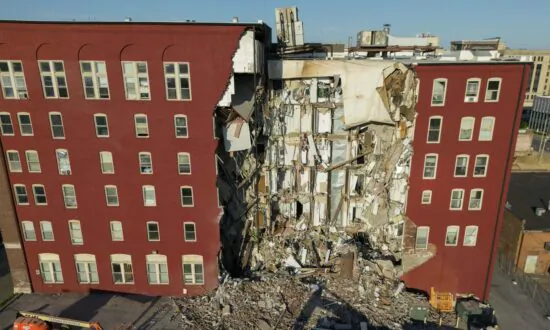 Rescuers at Site of Iowa Building Collapse Complete Search for Survivors, Move on to Recovery