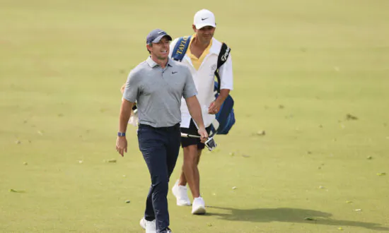McIlroy Tied for Lead at Memorial by Making Fewest Mistakes