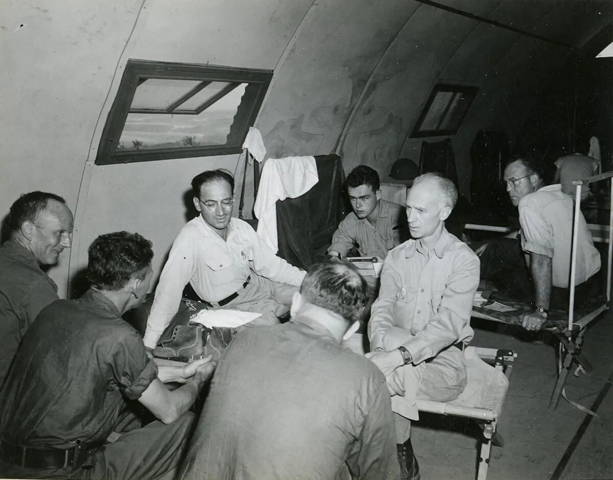 Pyle interviewing combat photographers at Guam,
1945. (Public Domain)
