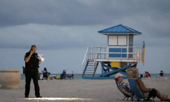 Florida Police Arrest Man, Search for 2 Others in Memorial Day Beach Shooting