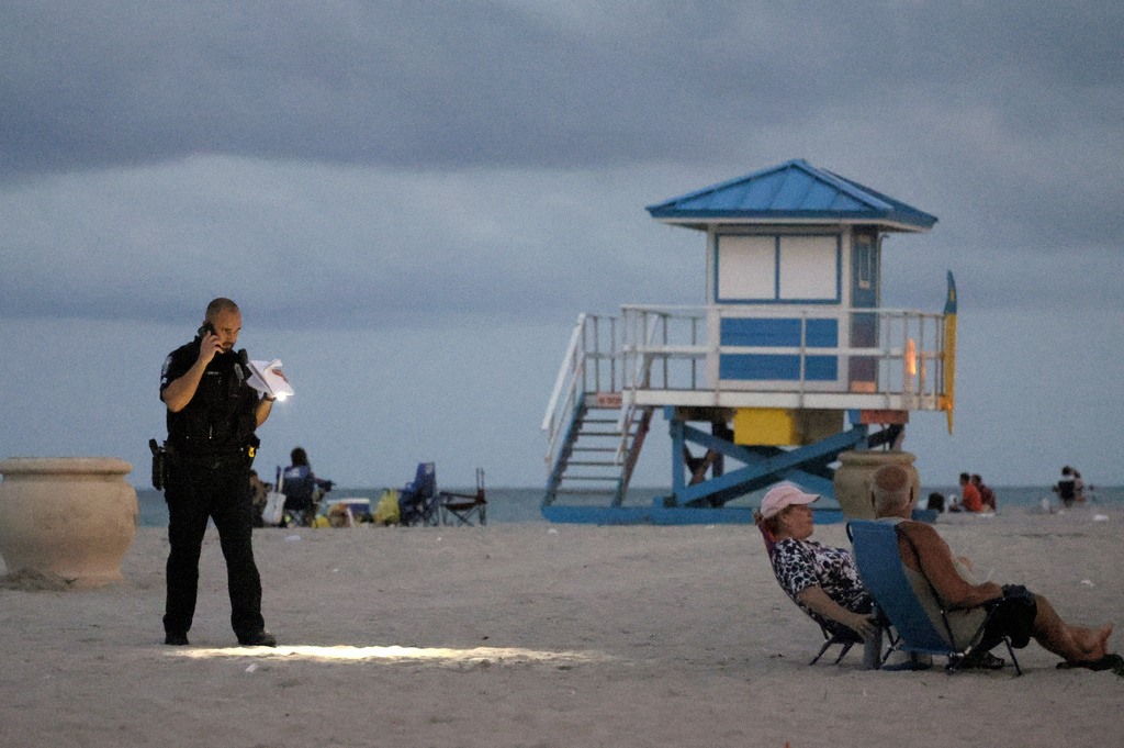 Florida Police Arrest Man, Search for 2 Others in Memorial Day Beach Shooting