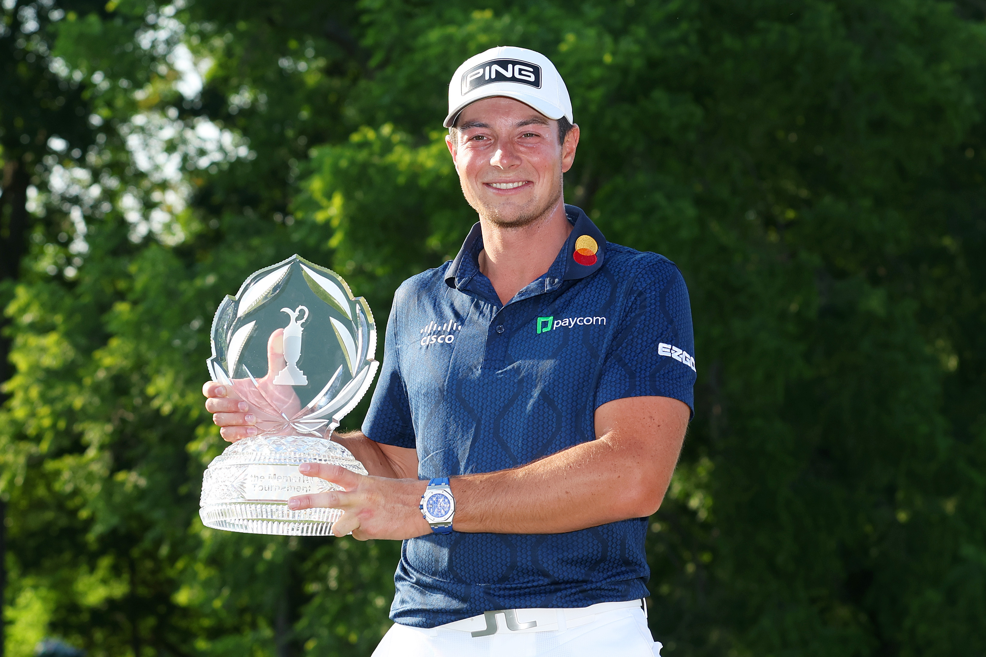 Hovland Delivers Clutch Putts and Wins Memorial in Playoff - Vimarsana News
