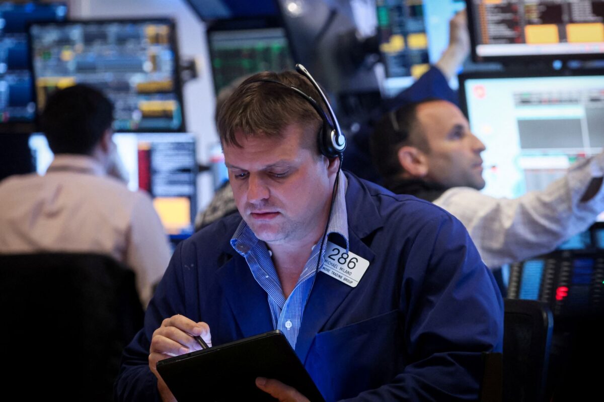 Wall Street Opens Lower as Powell Doubles Down on Inflation Fight