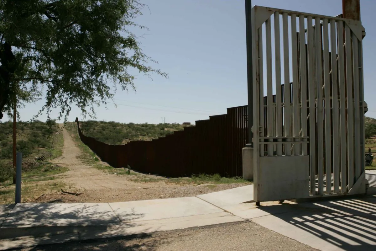 The U.S.-Mexico border in seen in a file photo. (Hillebrand Steve/U.S. Fish and Wildlife Service [USFWS]/Public Domain)