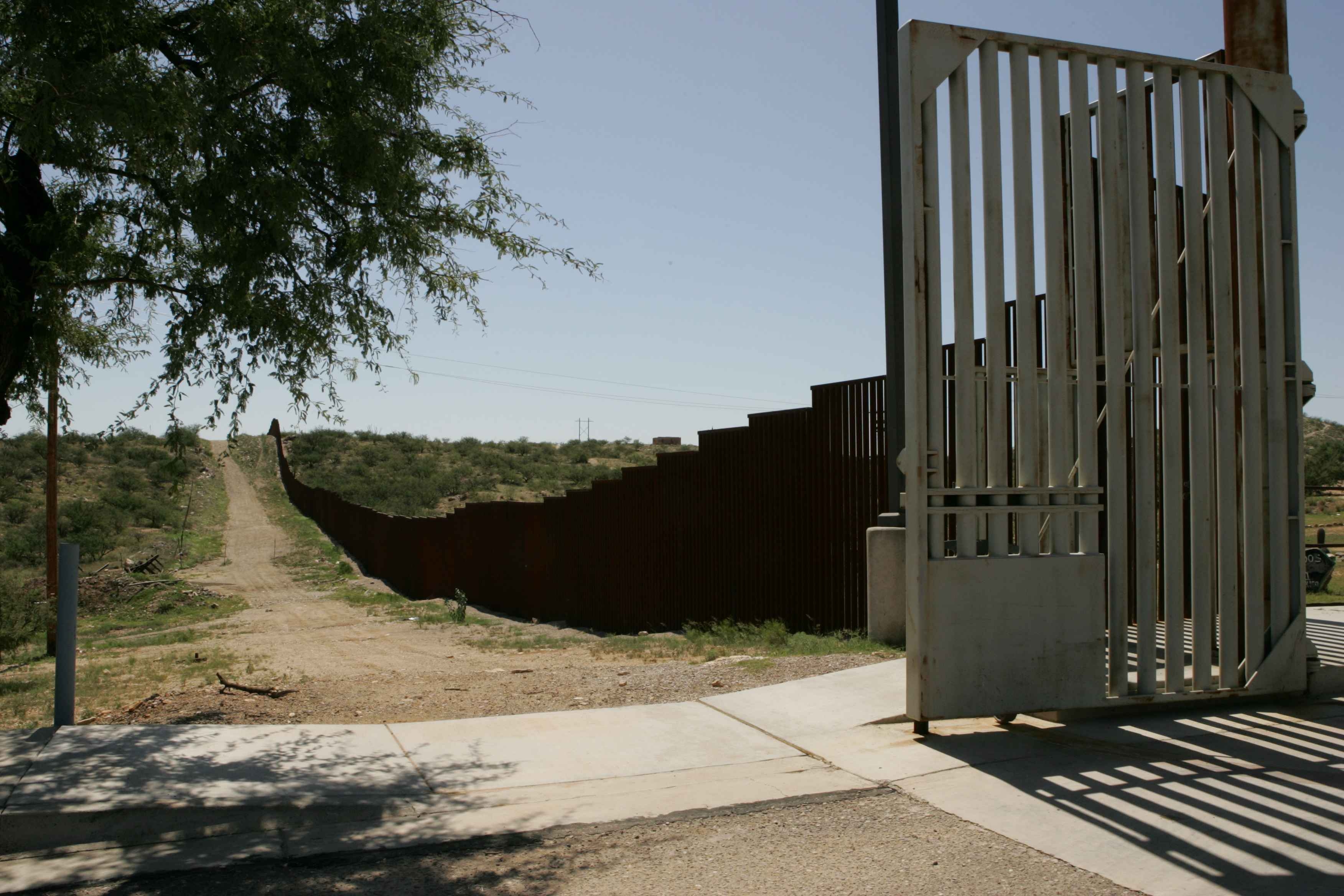 Out on Private American Patrols in the Smuggler-Blighted Border Badlands of Arizona - Vimarsana News