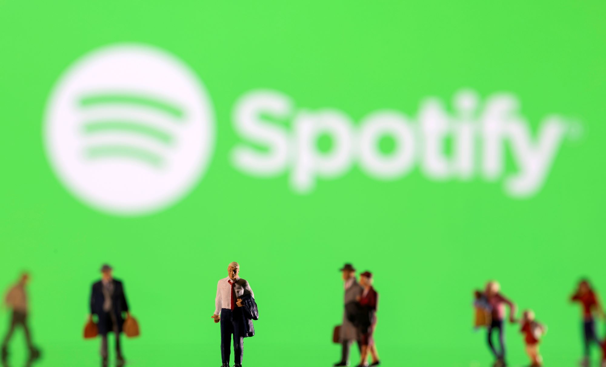 Spotify to Lay Off 200 Workers in Podcast Division - Vimarsana News