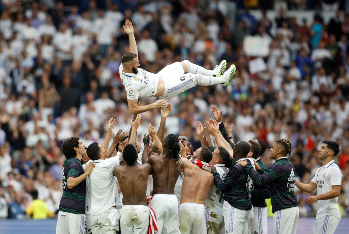 Real Madrid players throw Karim Benzema in the air after their match versus Athletic Bilbao at Santiago Bernabeu Stadium in  Madrid on June 4, 2023  (REUTERS/Juan Medina)