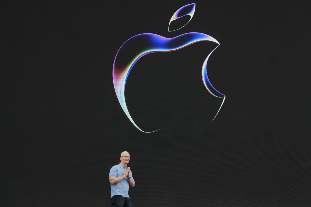 Apple Unveils Sleek 'Vision Pro' Goggles