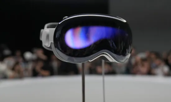 Apple Unveils ‘Vision Pro’ Virtual Reality Headset