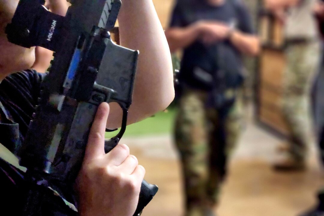 A female tactical training student keeps her finger off the trigger during a day-long class at Arizona Tactical Adventures in Phoenix on June 3, 2023. (Allan Stein/The Epoch Times)