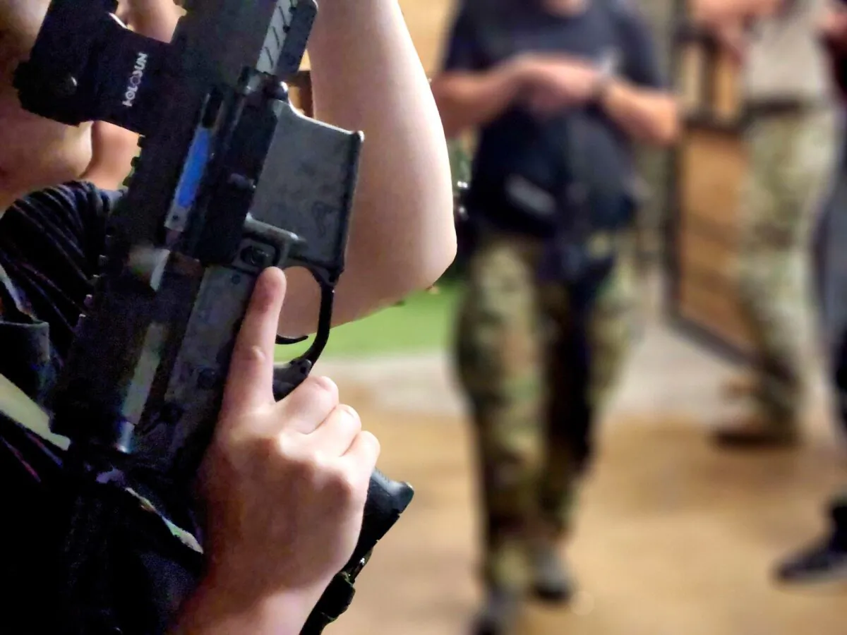 A female tactical training student keeps her finger off the trigger during a day-long class at Arizona Tactical Adventures in Phoenix on June 3, 2023. (Allan Stein/The Epoch Times)