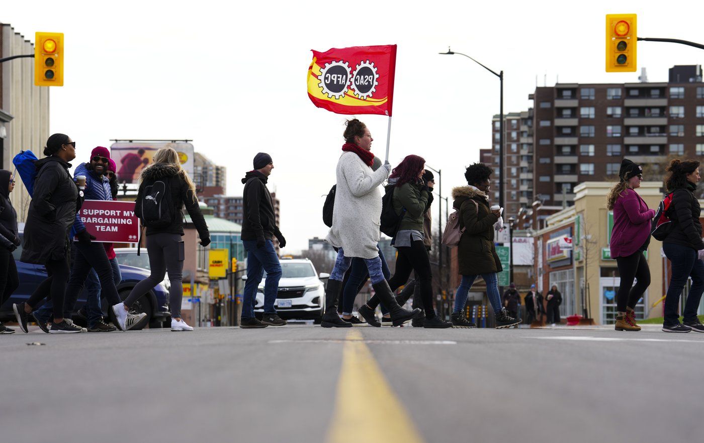 Ottawa Gives Updated Deal to Federal Union That Signed Agreement Before PSAC Strike - Vimarsana News