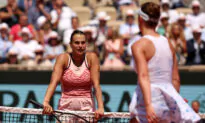 Belarus’ Sabalenka Waits for a Handshake From Ukraine’s Elina Svitolina at French Open, Meets Media