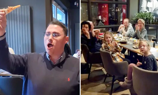 VIDEO: Opera Singer Surprises Customers at a Restaurant With His Impromptu Performance