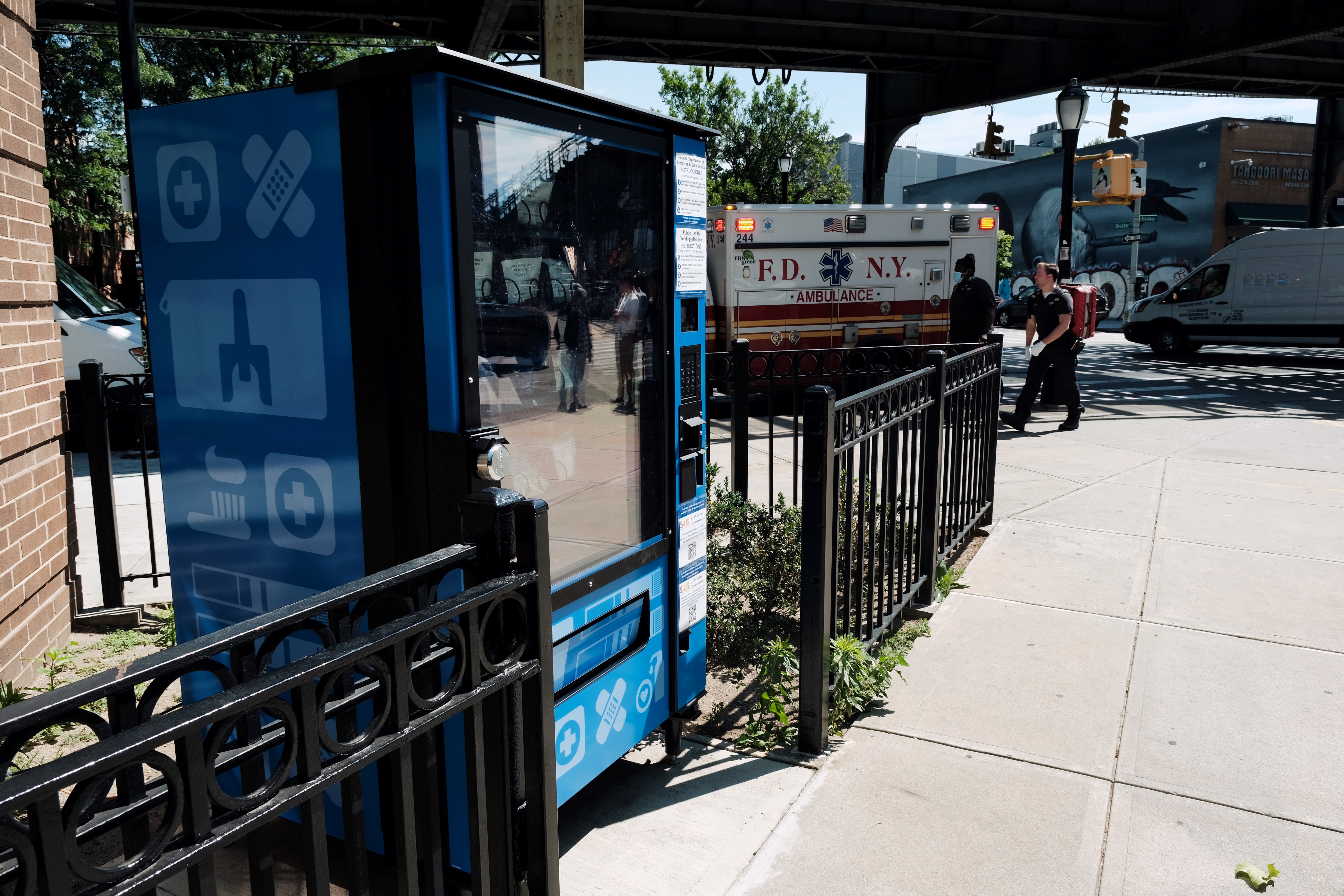 NYC Officials Unveil Vending Machine Offering Free Narcan, Crack Pipes - Vimarsana News