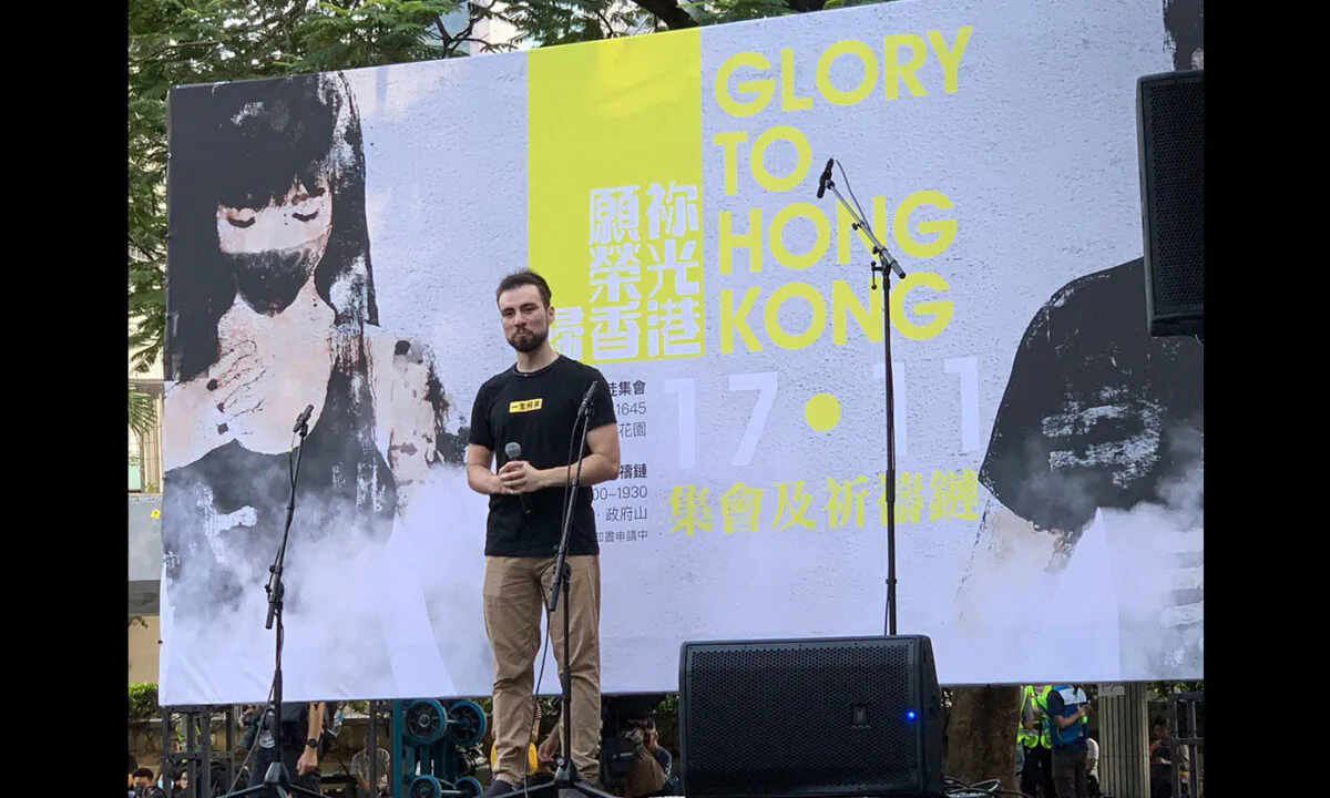 Hong Kong citizens held a "Glory to Hong Kong" rally in Central on Nov.17, 2019.(Hannah Cai/The Epoch Times)