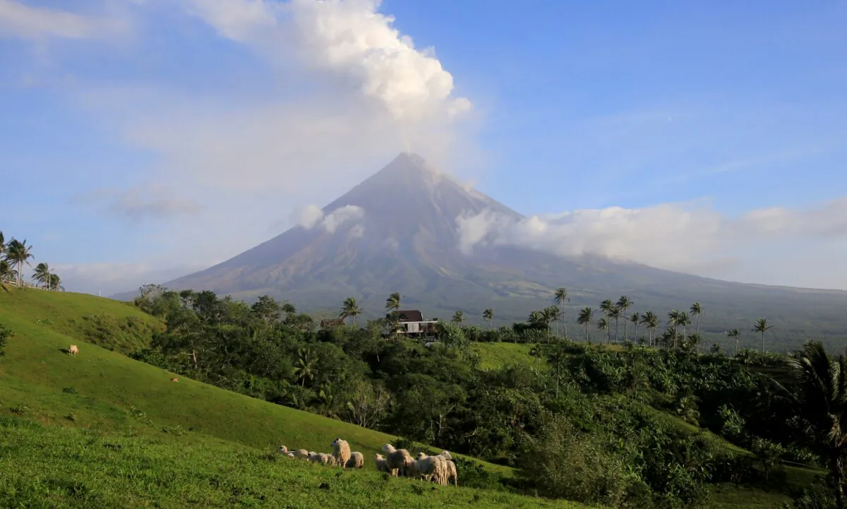 Volcanic ash spews out of a crater of Mount Mayon volcano during an eruption in Camalig, Albay Province, south of Manila, Philippines, on Jan. 29, 2018. (Romeo Ranoco/Reuters)