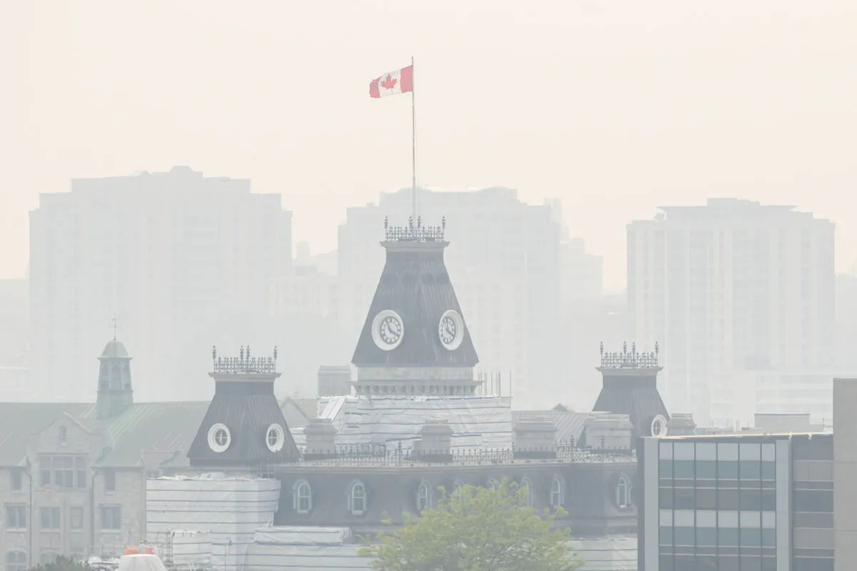 Smoke from wildfires burning across both Ontario and Quebec blanket the skyline in Kingston, Ont., on June 6, 2023. (Lars Hagberg/The Canadian Press)