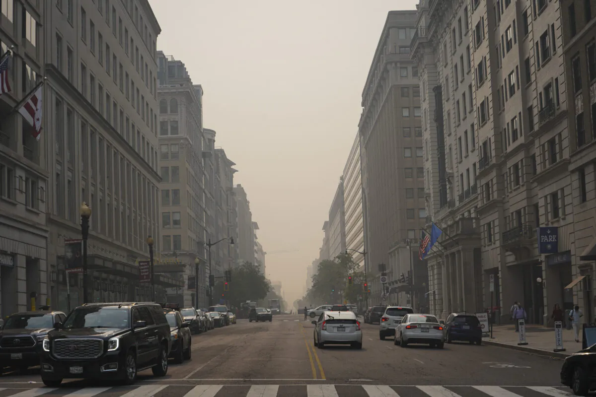 A street in the District of Columbia is under a haze of smoke caused by the ongoing wildfires in Canada in Washington, on the morning of June 8, 2023. (Madalina Vasiliu/The Epoch Times)