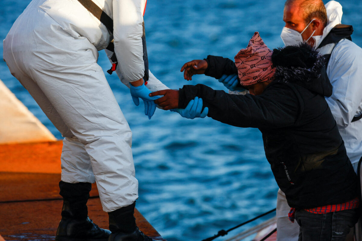 Italy Rescues 1,400 Illegal Immigrants in the Ionian Sea