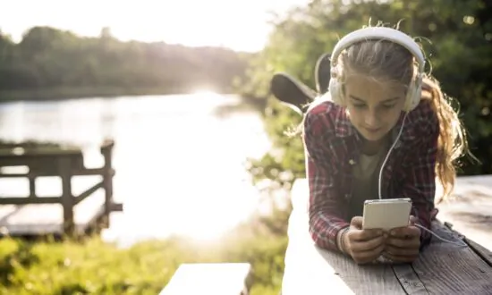 How Screen Time Robs Us of Everyday Pleasures
