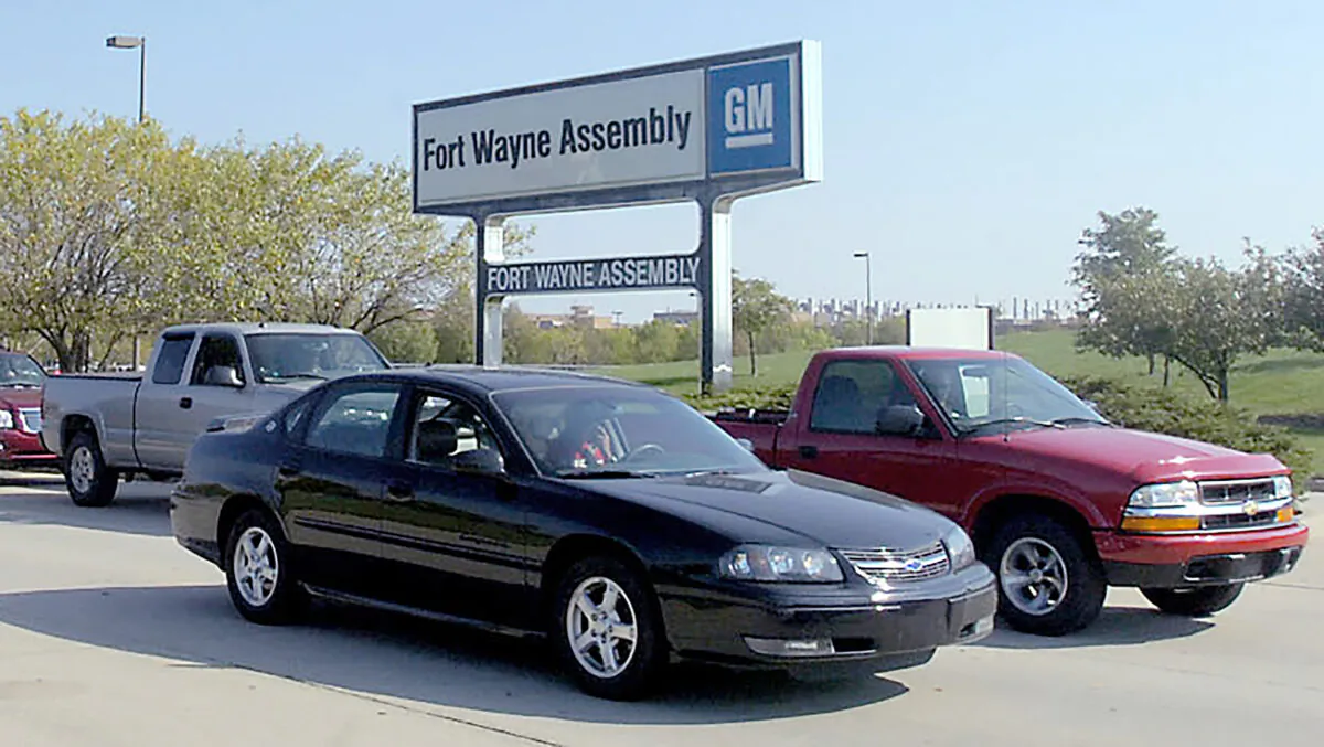 United Auto Workers leave the main entrance of the General Motors Fort Wayne Assembly plant on Sept. 24, 2007. (Clint Keller/The Fort Wayne Journal Gazette via AP)