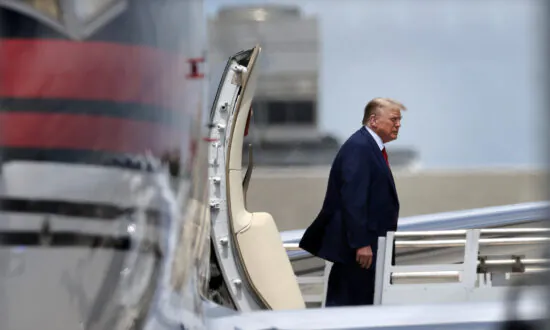 Trump Had Right to Records Central to Federal Criminal Case, Legal Analyst Says