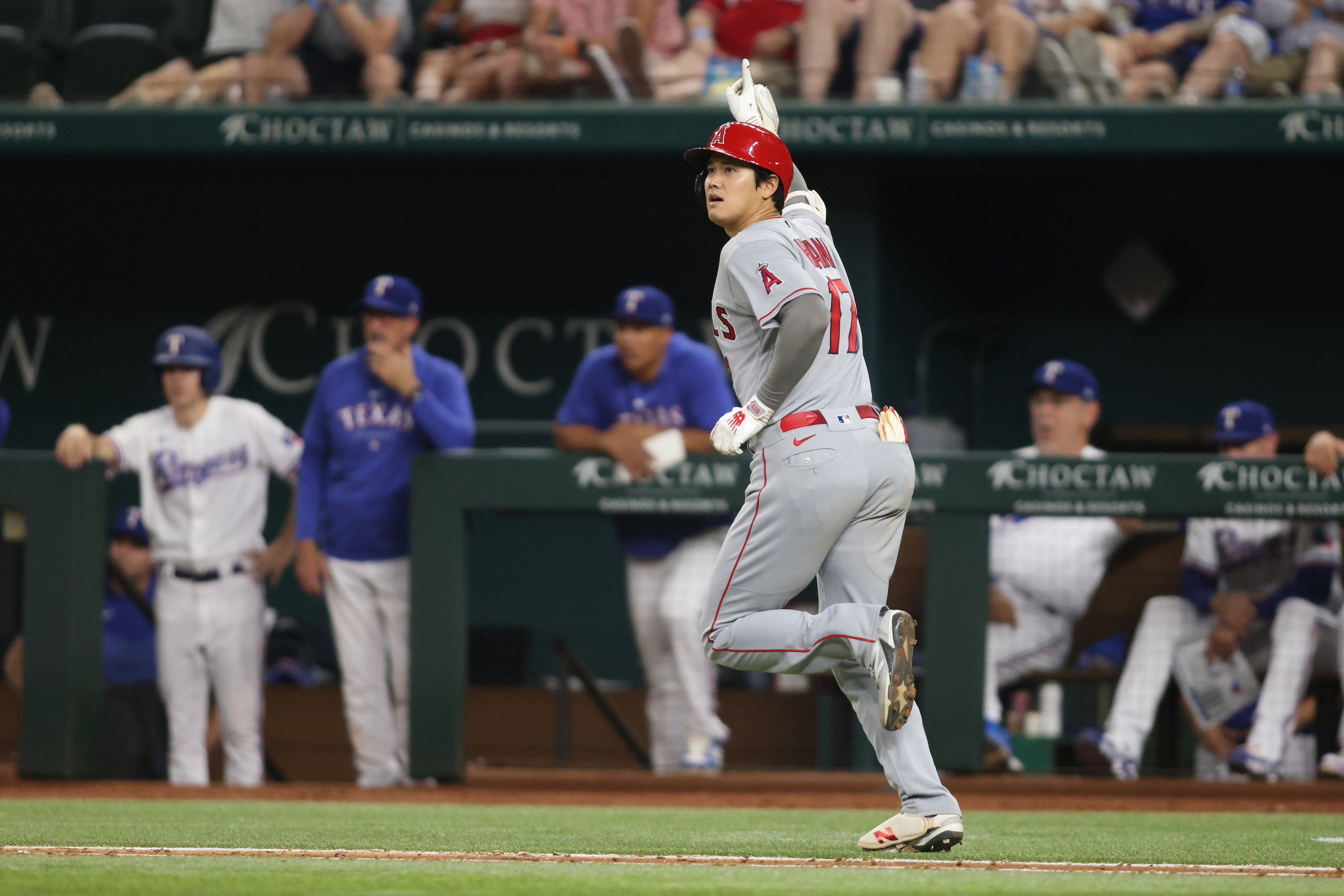 MLB roundup: Shohei Ohtani wins, homers in Texas