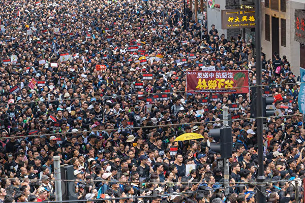 Two million Hong Kong people turned out for the "anti-extradition" parade on June 16, 2019. (Yi Li/The Epoch Times)