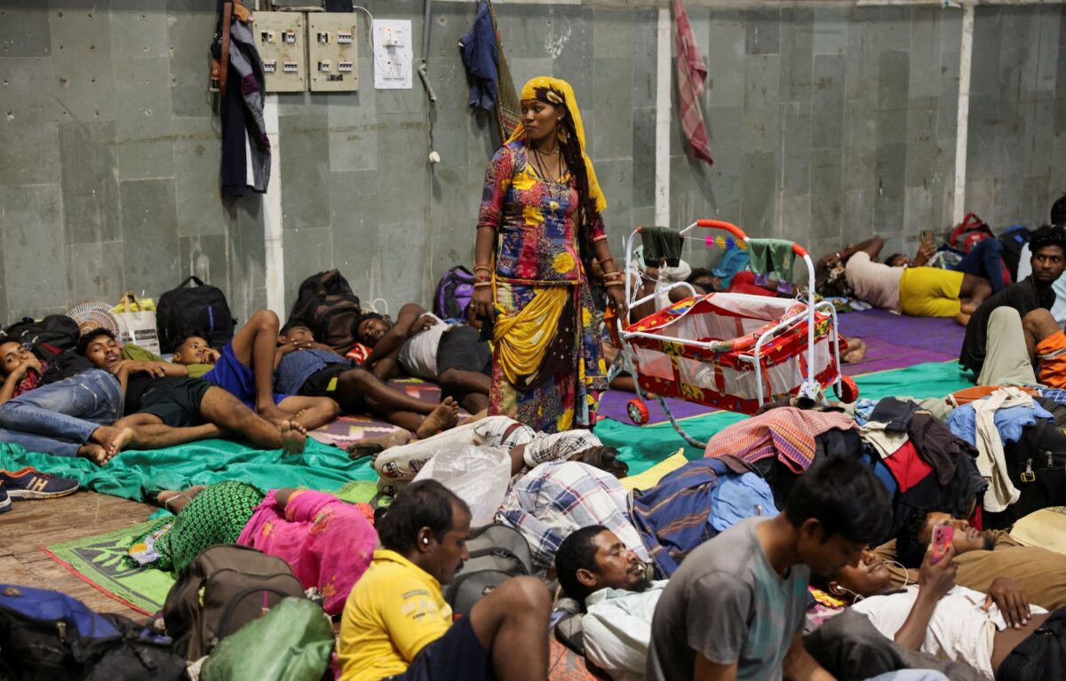 NextImg:7 Die as Cyclone Barrels Towards Western India, Pakistan