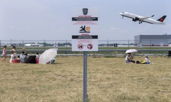 Picnics at Montreal’s Unique Plane-Spotting Park Risk Bird Strikes: Airport