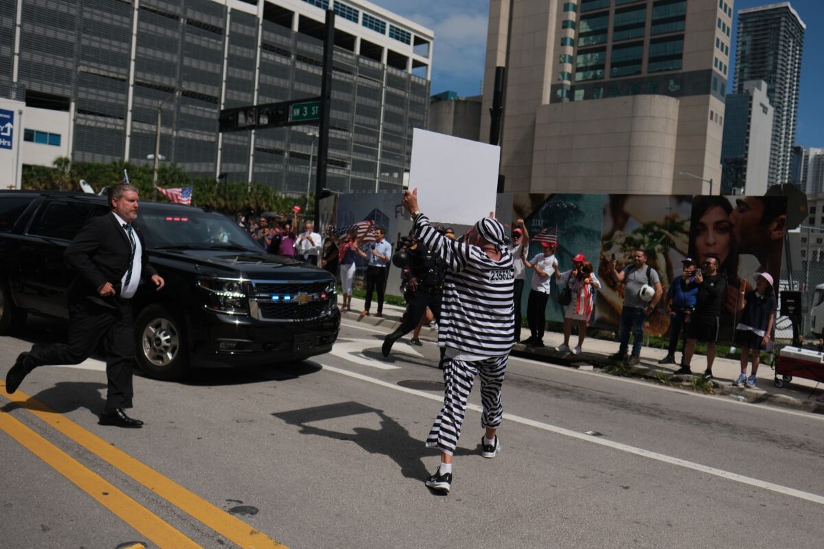 NextImg:Protester Jumps In Front of Trump’s Motorcade Outside Miami Courthouse