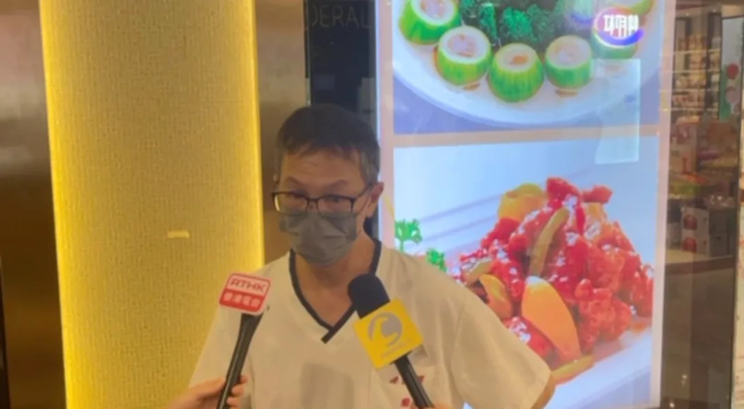 Chef Fai spoke to the media after the stabbing incident at Plaza Hollywood in Hong Kong on June 3, 2023. (Cheuk Sheung-yu/The Epoch Times) 
