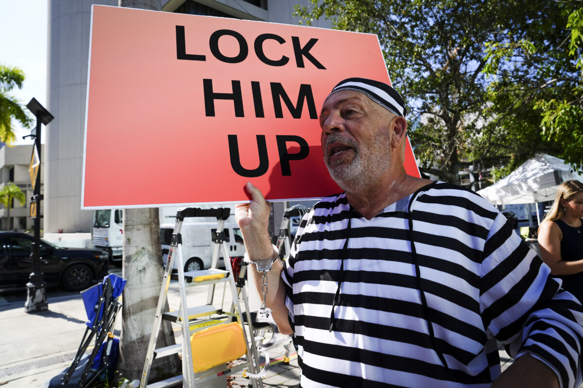 Man Jumps In Front of Trump's Motorcade Outside Miami Courthouse